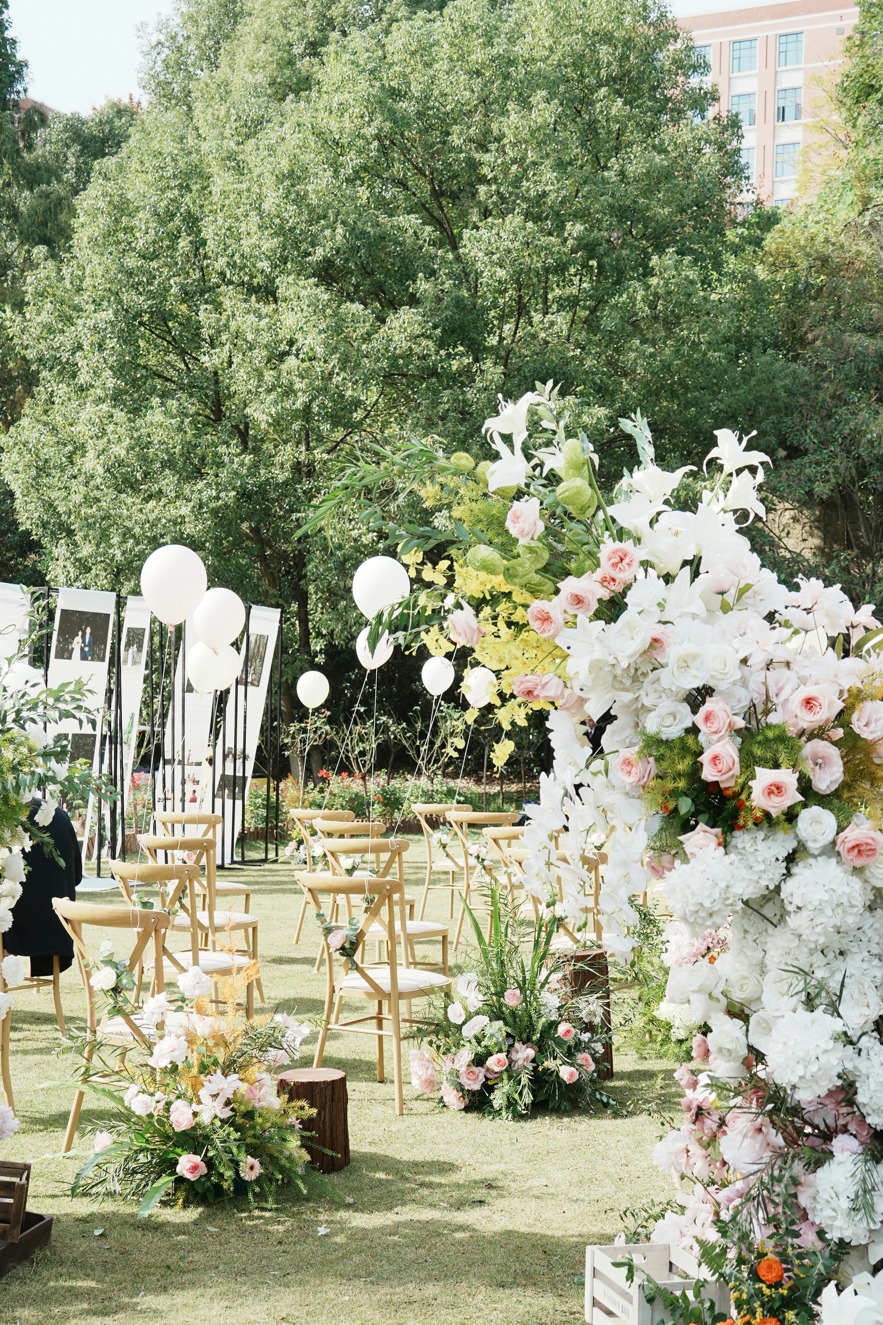 outdoor flower deco white and green